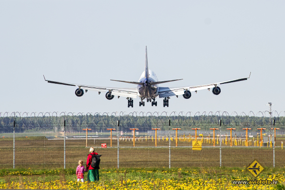 Boeing 747-422